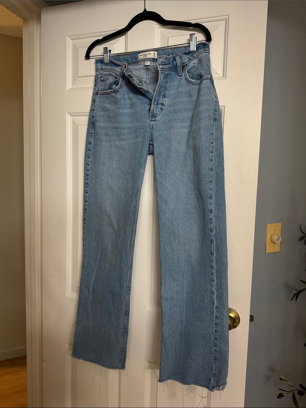 Abercrombie & Fitch Curve Love Baggy Low Rise Jeans - Light Wash